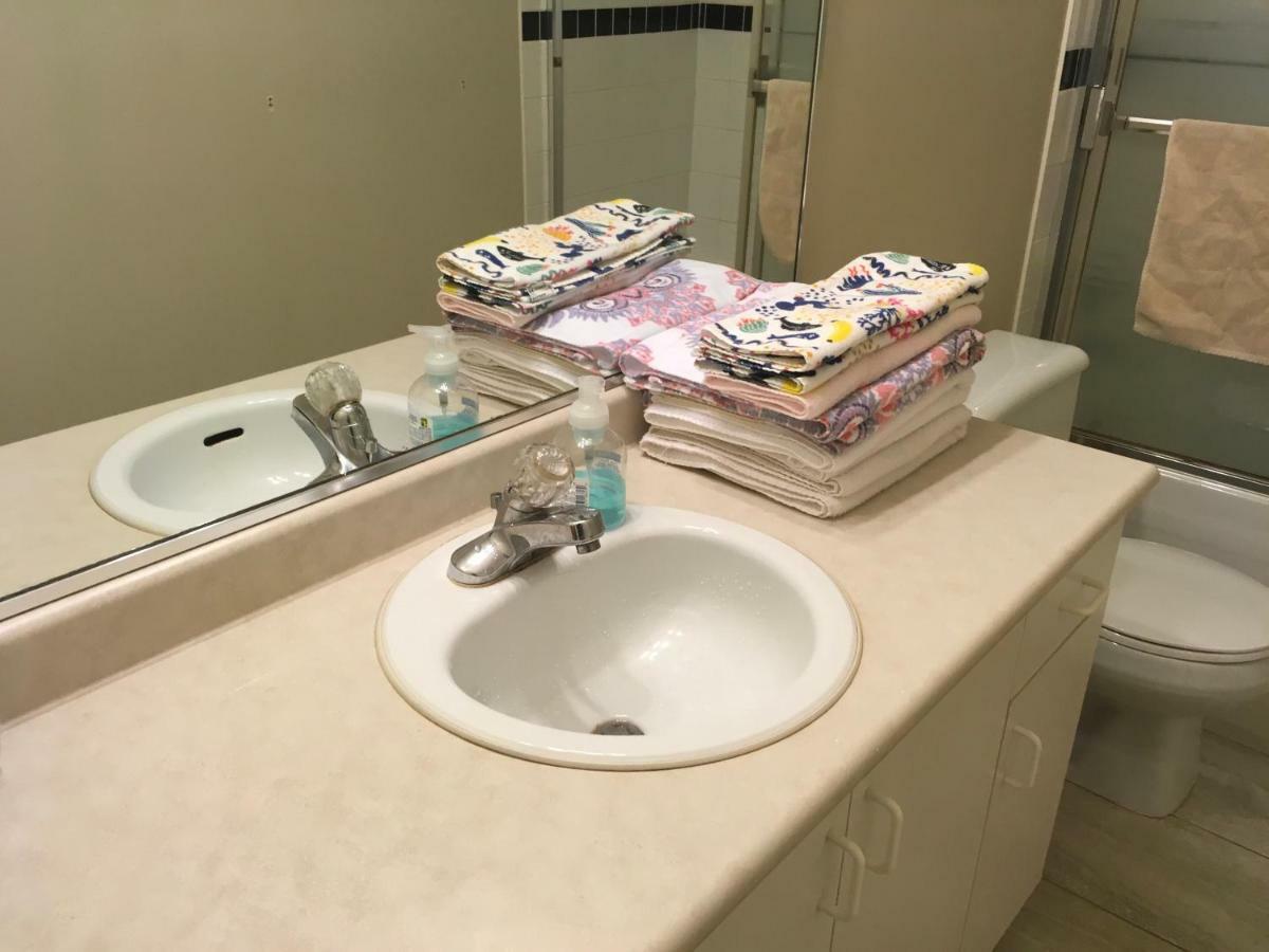 Decent Location Home Суррей Экстерьер фото